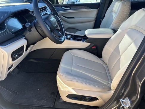 New 2025 Jeep Grand Cherokee L Limited image 9