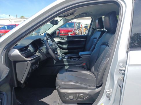 Used 2022 Jeep Grand Cherokee L Limited image 7