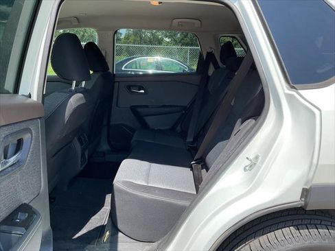 Used 2022 Nissan Rogue SV FWD image 17