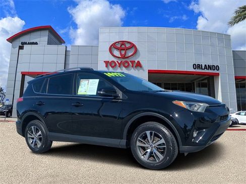 Used 2017 Toyota RAV4 XLE image 1