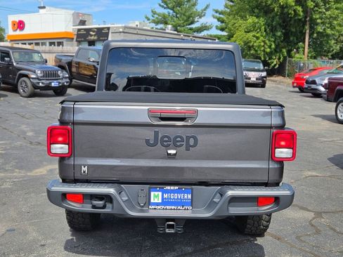 Used 2021 Jeep Gladiator Sport image 4