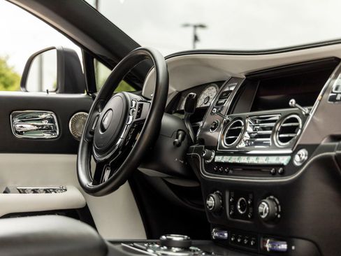Used 2018 Rolls-Royce Wraith RWD image 52