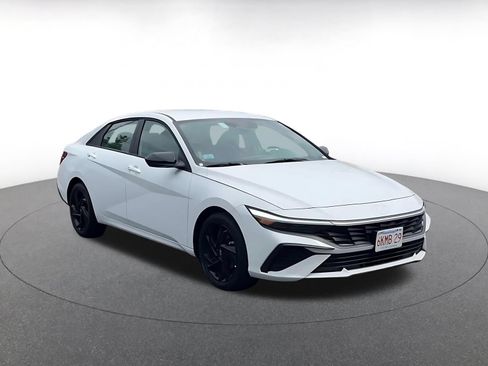 Used 2026 Hyundai Elantra Sport FWD image 3