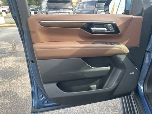 New 2026 Chevrolet Suburban High Country image 11