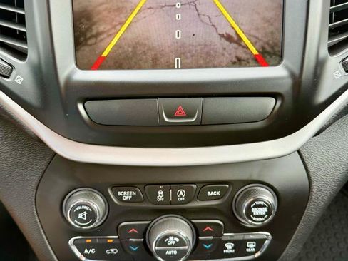 Used 2017 Jeep Cherokee Trailhawk w/ Comfort/Convenience Group AWD/4WD image 25