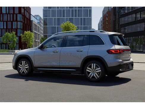 Used 2023 Mercedes-Benz EQB 300 4MATIC image 32