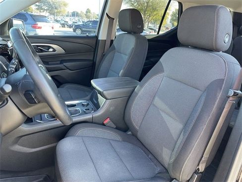 Used 2021 Chevrolet Traverse LT image 25