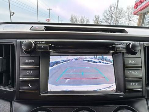 Used 2018 Toyota RAV4 LE image 3