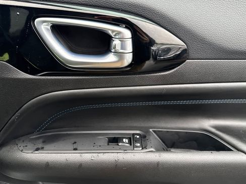 Used 2025 Jeep Compass Latitude w/ Altitude Special Edition image 19