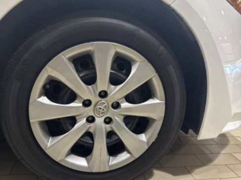 Used 2022 Toyota Corolla LE image 39