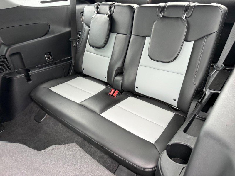 Used 2022 Ford Explorer XLT w/ Equipment Group 202A AWD/4WD image 9