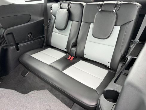 Used 2022 Ford Explorer XLT w/ Equipment Group 202A AWD/4WD image 9