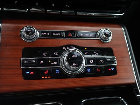 Used 2022 Lincoln Aviator Reserve w/ Equipment Group 201A AWD/4WD image 43