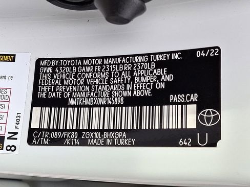 Used 2022 Toyota C-HR XLE image 28