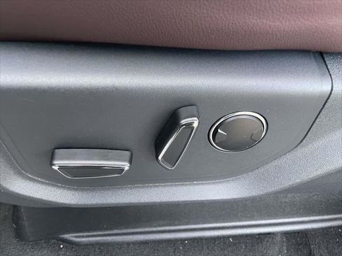 Used 2024 Ford Expedition Limited image 14