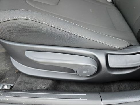 New 2025 Hyundai Elantra Blue image 16