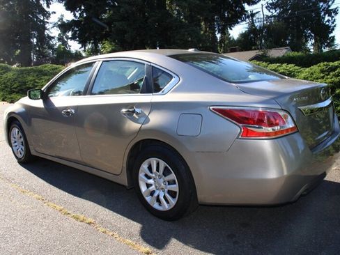 Used 2014 Nissan Altima 2.5 S w/ Display Audio Package FWD image 4