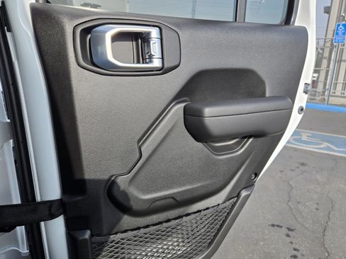 New 2026 Jeep Gladiator Sport image 32