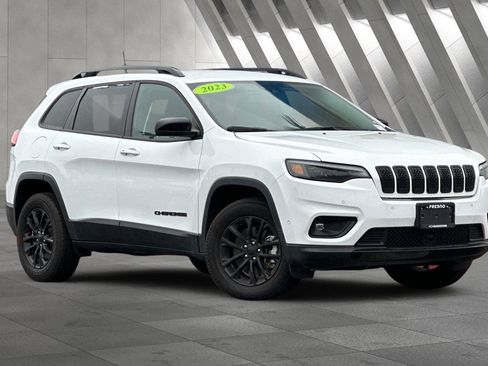 Used 2023 Jeep Cherokee Altitude Lux image 1