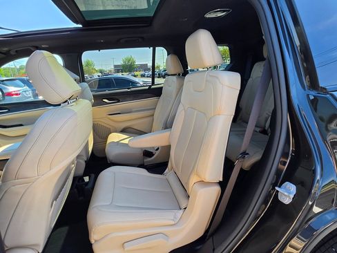 Used 2023 Jeep Grand Cherokee L Limited w/ Luxury Tech Group II AWD/4WD image 34