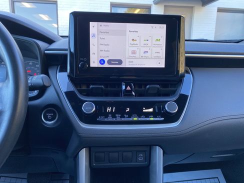 Used 2023 Toyota Corolla Cross SE image 24