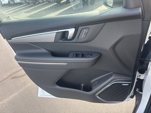 Used 2025 Buick Enclave Preferred image 17