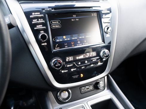 Used 2024 Nissan Murano SV image 3