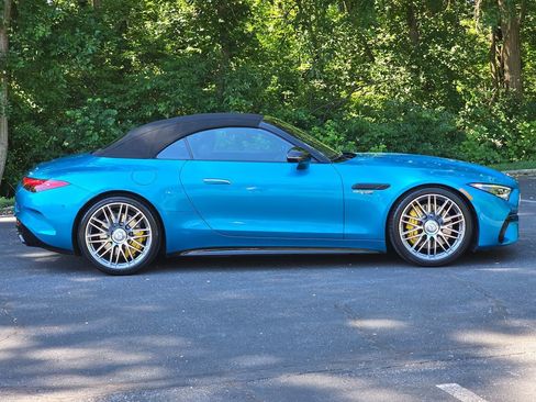 Used 2022 Mercedes-Benz SL 55 AMG 4MATIC w/ Driver Assistance Package image 15