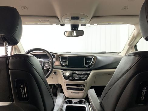 Used 2018 Chrysler Pacifica Touring-L Plus image 20