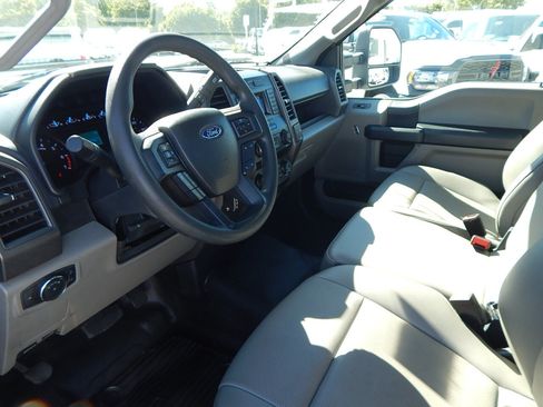 Used 2022 Ford F250 XL w/ Power Equipment Group RWD image 2