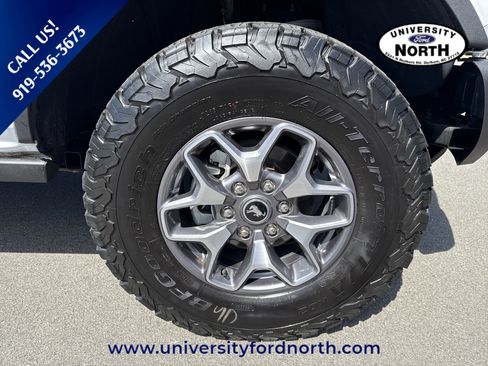 Used 2025 Ford Bronco Badlands image 9