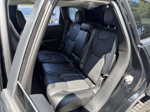 Used 2022 Jeep Cherokee Limited w/ Elite Package AWD/4WD image 16