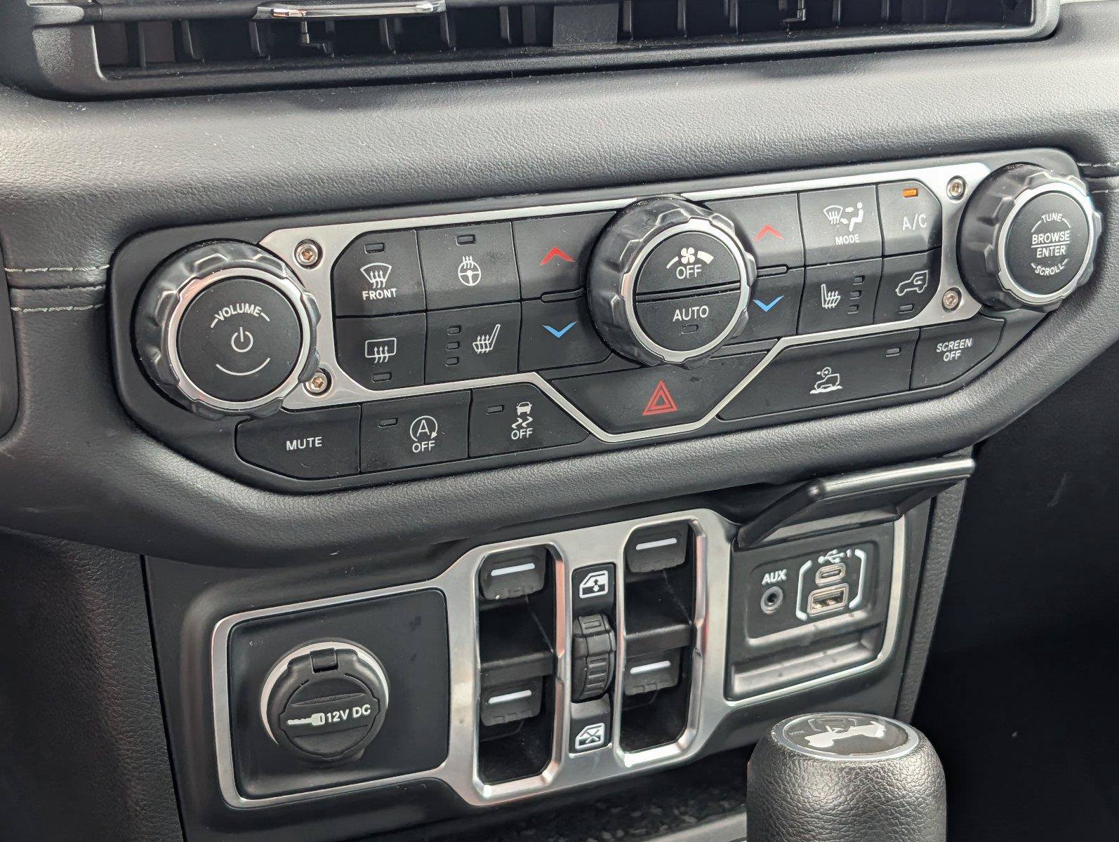 Used 2025 Jeep Wrangler Unlimited Sahara AWD/4WD image 18