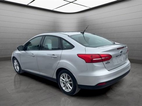 Used 2016 Ford Focus SE w/ SE Cold Weather Package image 11