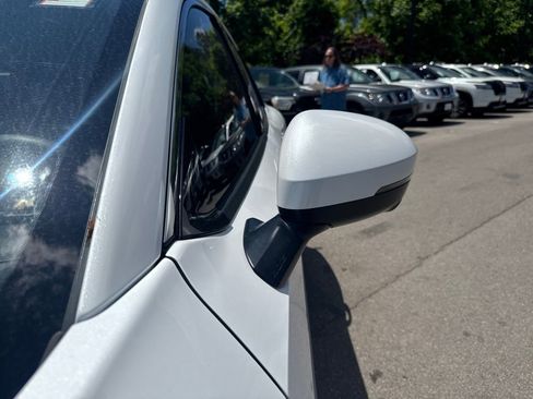 Used 2025 Nissan Kicks SR FWD image 33