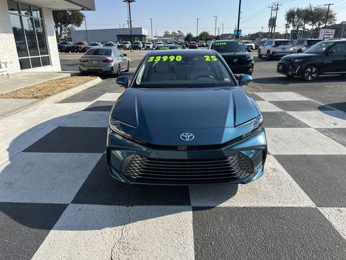 Used 2025 Toyota Camry XLE image 2