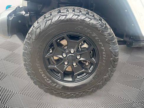 Certified 2023 Jeep Wrangler Unlimited Rubicon 4xe AWD/4WD image 35