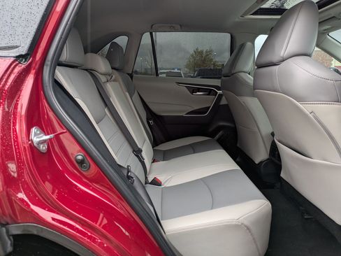 Used 2023 Toyota RAV4 XLE Premium image 33