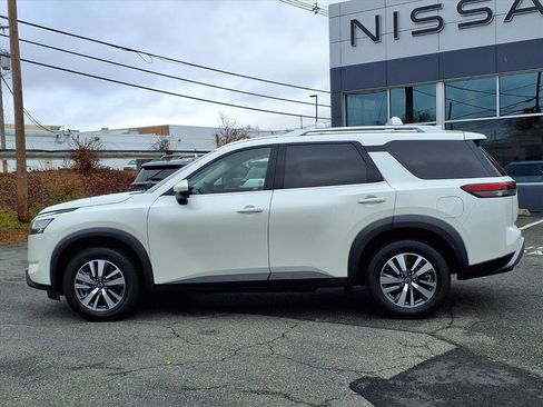 Certified 2023 Nissan Pathfinder SL w/ Black Appearance Package AWD/4WD image 6