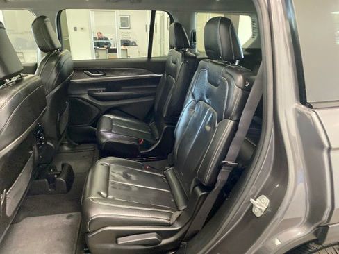 Used 2023 Jeep Grand Cherokee L Limited w/ Black Appearance Package image 10