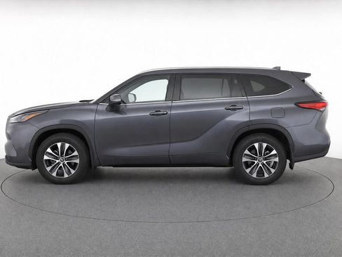 Used 2023 Toyota Highlander XLE AWD/4WD image 6