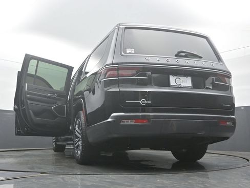 Used 2022 Jeep Wagoneer Series III w/ Flexible Seating Group AWD/4WD image 64