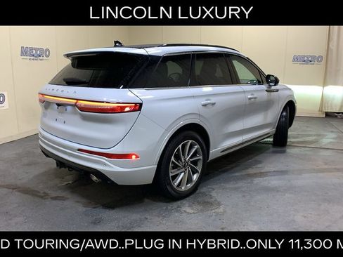 Used 2025 Lincoln Corsair Grand Touring w/ Towing Package AWD/4WD image 3