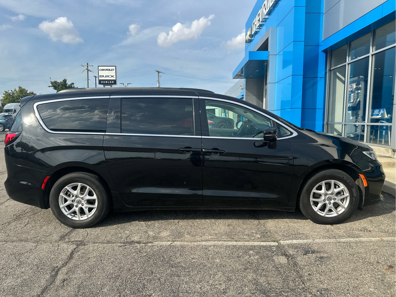 Used 2022 Chrysler Pacifica Touring-L FWD image 4