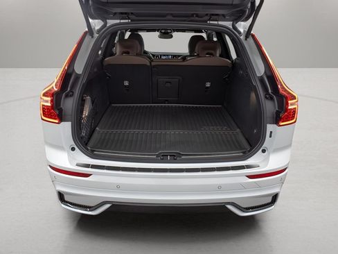 Certified 2024 Volvo XC60 T8 Plus w/ Protection Package Premier AWD/4WD image 33