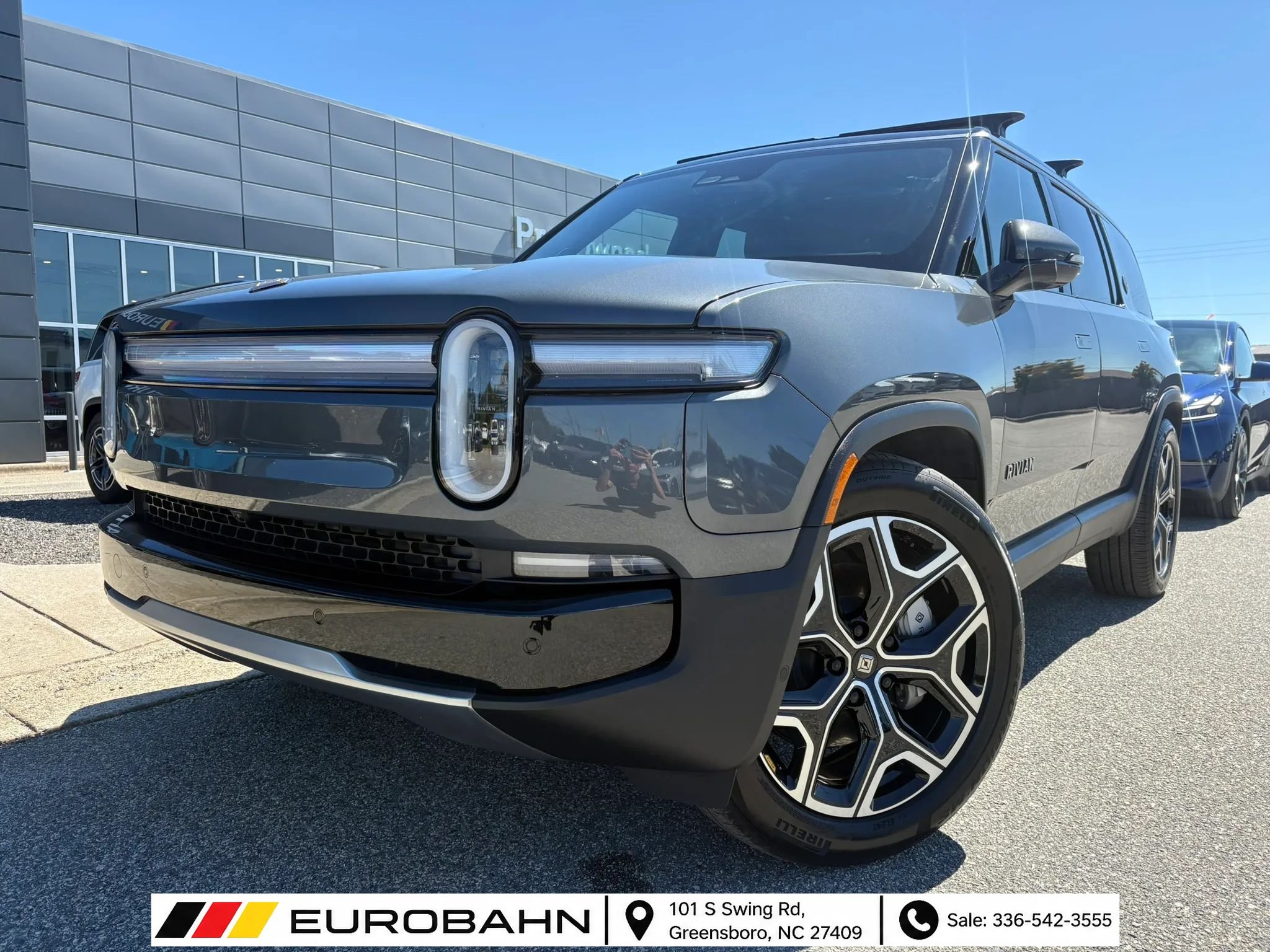 Used 2025 Rivian R1S Adventure Dual AWD/4WD image 1