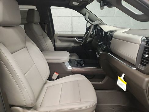 New 2026 GMC Sierra 2500 SLT w/ SLT Premium Package image 7