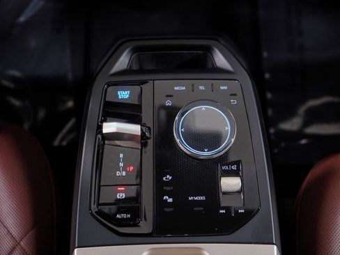 Used 2023 BMW iX xDrive50 w/ Sport Package image 13