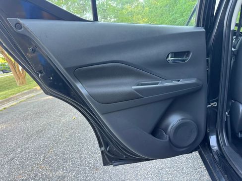 Used 2021 Nissan Kicks SV FWD image 11