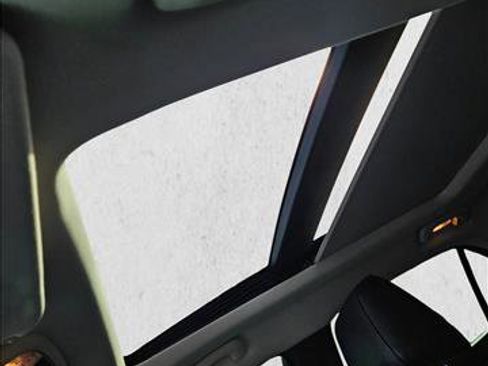 Used 2015 Chrysler 300 C w/ Harman/Kardon Audio Group image 13